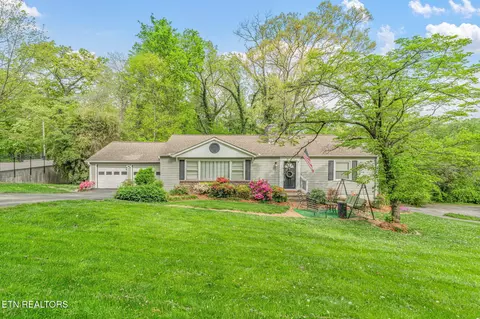 5525 Crestwood Dr, Knoxville, TN 37914