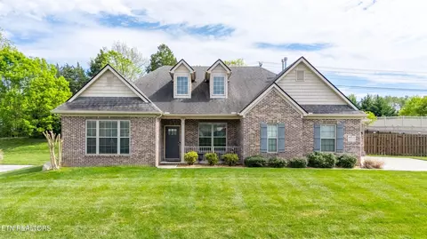 451 Granada Dr, Lenoir City, TN 37772