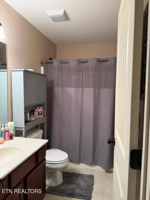 Bath - 7715 Applecross Rd, Corryton, TN 37721 photo 1 of 1