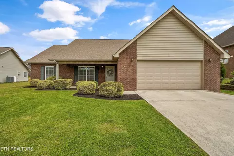 1132 Cherbourg Dr, Maryville, TN 37801
