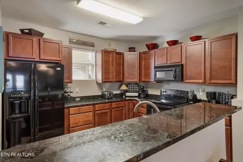 Kitchen - 313 Sandpiper Ln, Bean Station, TN 37708 photo 2 of 4