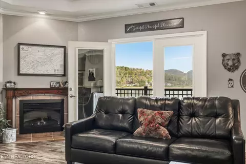 Living - 313 Sandpiper Ln, Bean Station, TN 37708 photo 4 of 4