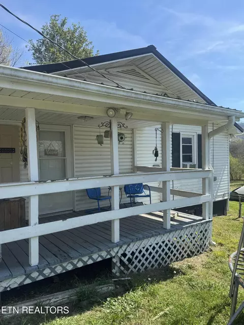 140 Phipps Dr, Washburn, TN 37888