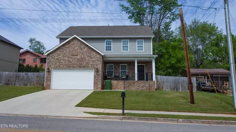 807 Willow Dr, Maryville, TN 37803