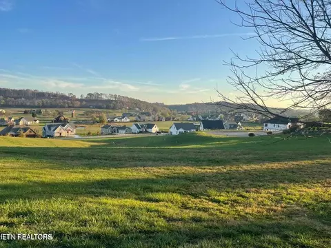 651 Eagle Pt Dr, Loudon, TN 37774 photo 2