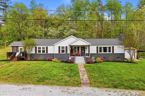 224 W Millers Cove Rd, Walland, TN 37886