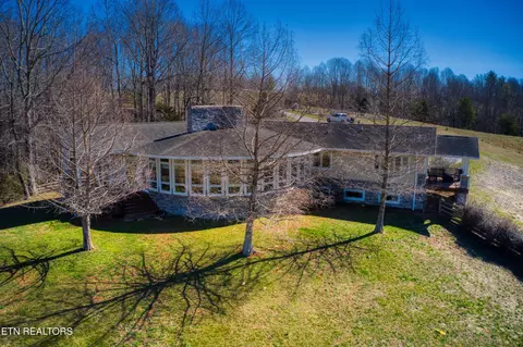 1043 Range Cemetery Rd, Allardt, TN 38504