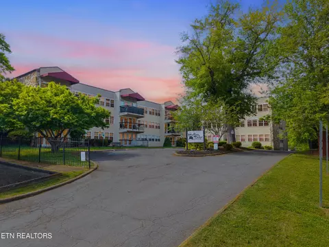 2749 Sullins St #211, Knoxville, TN 37919
