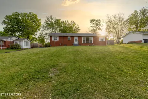 5601 Stoneleigh Rd, Knoxville, TN 37912