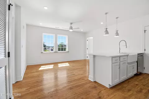 2724 E Magnolia Ave #401, Knoxville, TN 37914