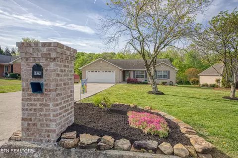 6124 Rivers Run Dr, Knoxville, TN 37914