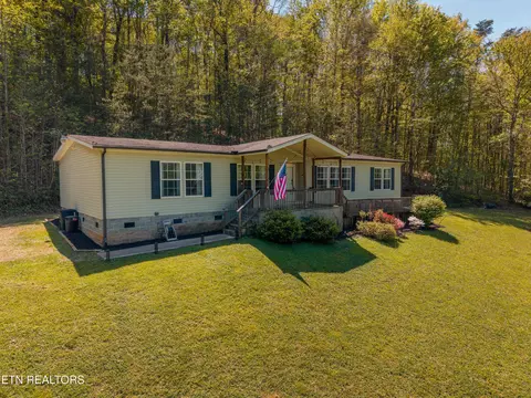 631 Laurel Rd, Clinton, TN 37716