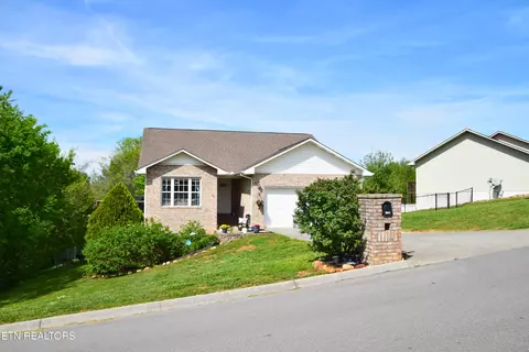 1756 Meadow Ridge Cir, Sevierville, TN 37862