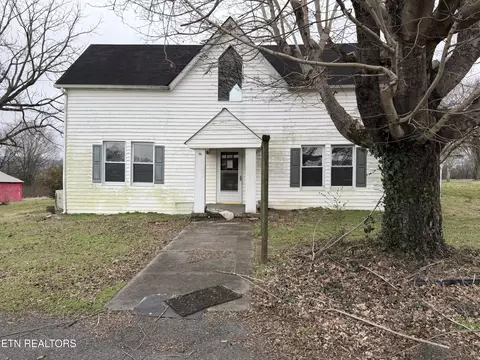 2011 Chestnut St, Sweetwater, TN 37874