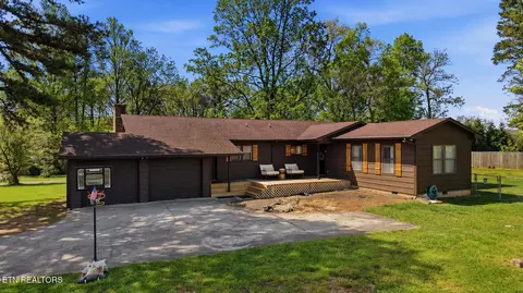 227 Leniz Dr, Maryville, TN 37803