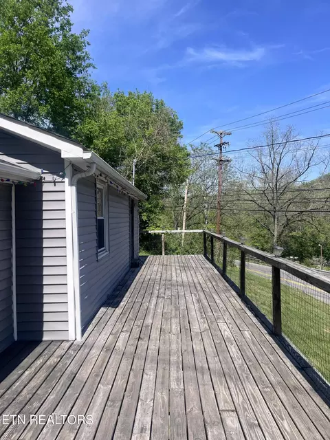 Exterior - 3002 Highway 61 E, Luttrell, TN 37779 photo 3 of 4