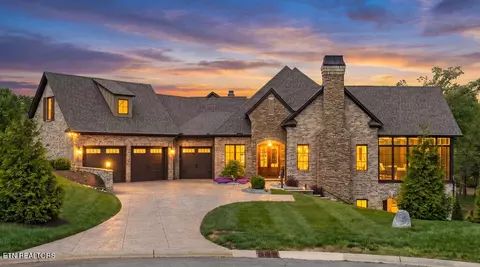 699 Cypress Pointe Dr, Lenoir City, TN 37772