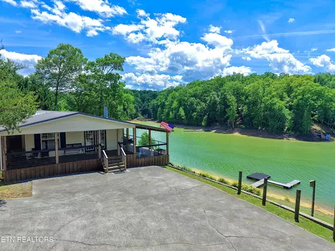 1059 Dean Cir, Dandridge, TN 37725