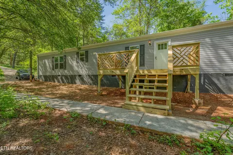 136 Sugar Rd, Oliver Springs, TN 37840
