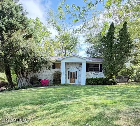 306 Sherwood Dr, Maryville, TN 37801