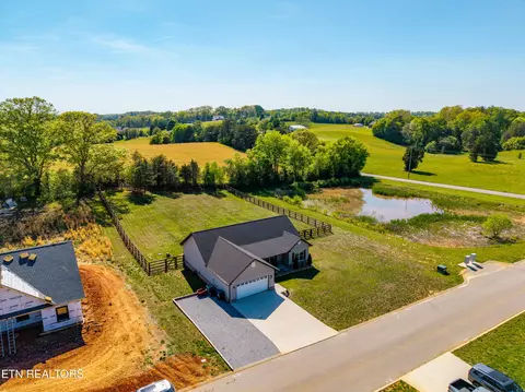 909 Loblolly Ln, Maryville, TN 37801