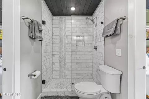 Bath - 3316 Sugar Maple Loop Rd, Sevierville, TN 37862 photo 3 of 5