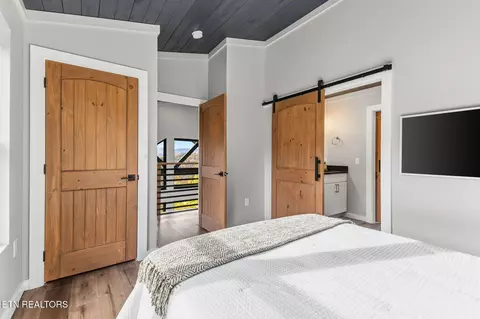 Bedroom - 3316 Sugar Maple Loop Rd, Sevierville, TN 37862 photo 4 of 6