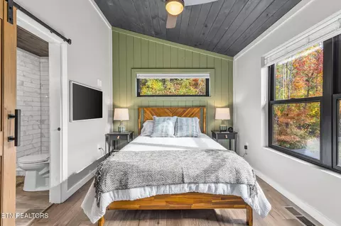 Bedroom - 3316 Sugar Maple Loop Rd, Sevierville, TN 37862 photo 3 of 6