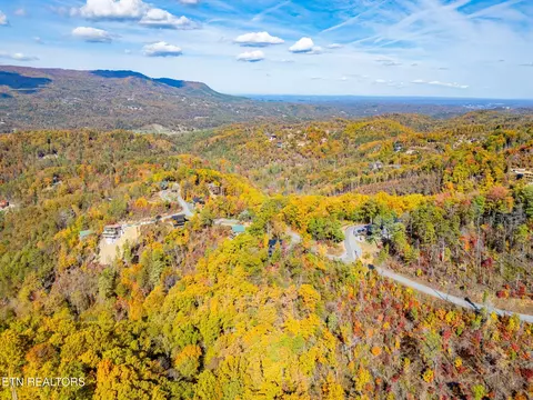 View/Area - 3316 Sugar Maple Loop Rd, Sevierville, TN 37862 photo 2 of 4