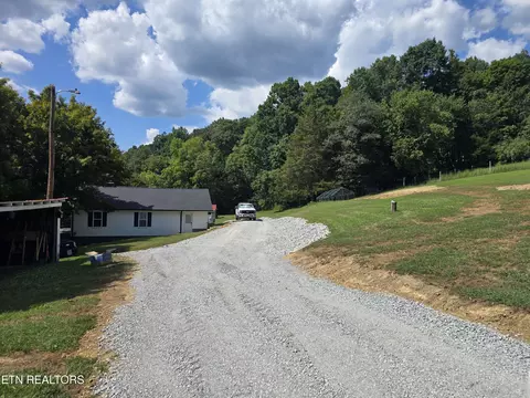Exterior - 1085 Lick Branch Rd, Ewing, VA 24248 photo 19 of 21