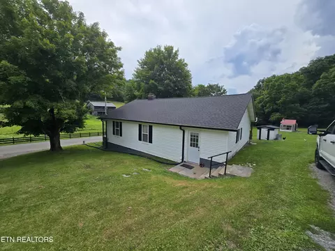 Exterior - 1085 Lick Branch Rd, Ewing, VA 24248 photo 4 of 14