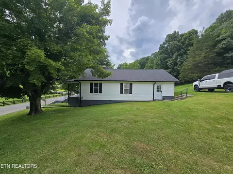 Exterior - 1085 Lick Branch Rd, Ewing, VA 24248 photo 3 of 14