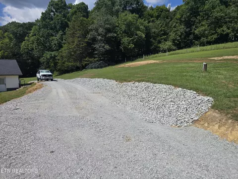 Exterior - 1085 Lick Branch Rd, Ewing, VA 24248 photo 17 of 21