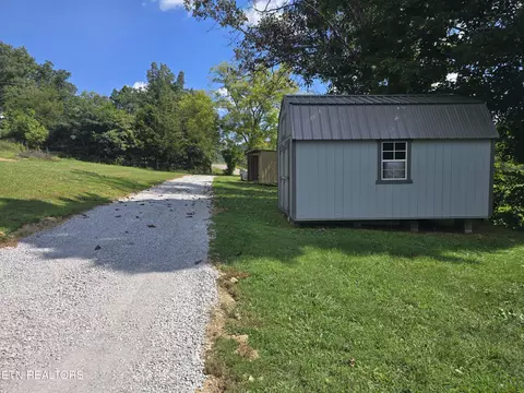 Exterior - 1085 Lick Branch Rd, Ewing, VA 24248 photo 18 of 21