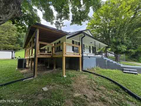 Exterior - 1085 Lick Branch Rd, Ewing, VA 24248 photo 2 of 14