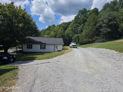 Exterior - 1085 Lick Branch Rd, Ewing, VA 24248 photo 16 of 21