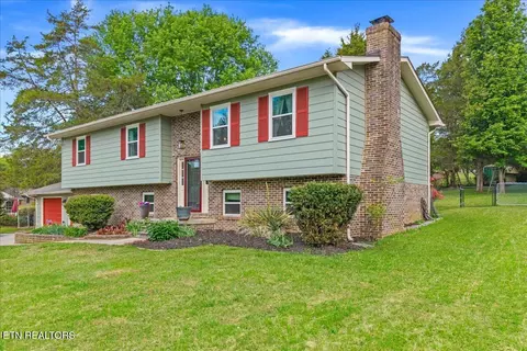 1305 Ridgeway Cir, Athens, TN 37303