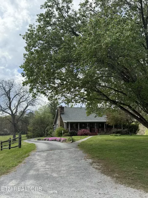 918 Country Ln, Walland, TN 37886