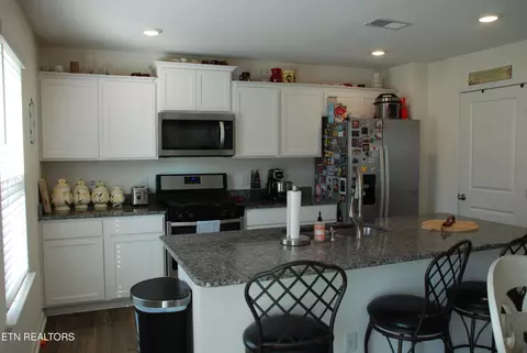 Kitchen - 198 Claire Pl, Talbott, TN 37877 photo 7 of 7