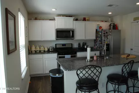 Kitchen - 198 Claire Pl, Talbott, TN 37877 photo 6 of 7