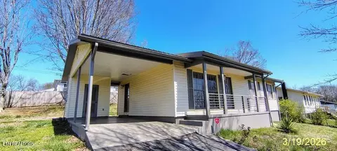 204 Riggs St, Athens, TN 37303