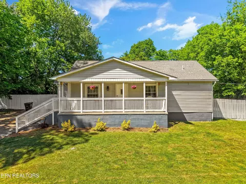 1011 S Park Cir, Knoxville, TN 37912