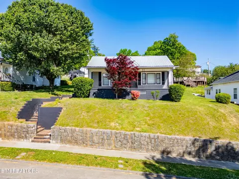 517 W 2nd Ave, Lenoir City, TN 37771