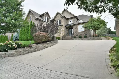 11957 Lakehurst Ln, Knoxville, TN 37934