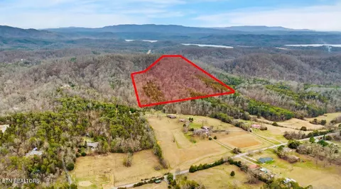 1924 Big Gully Rd, Maryville, TN 37801