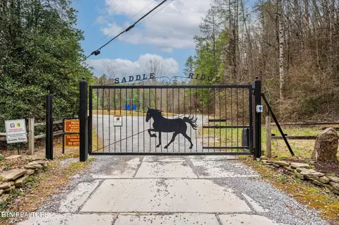 1820 Oakwood Rd, Walland, TN 37886