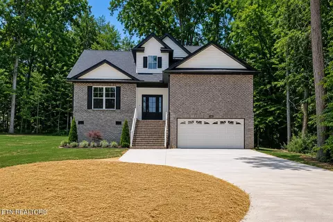 3185 Fairoaks Dr, Maryville, TN 37803