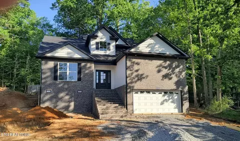 3185 Fairoaks Dr, Maryville, TN 37803