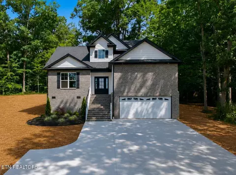 3185 Fairoaks Dr, Maryville, TN 37803