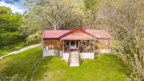 951 Knoxville Hollow Rd, La Follette, TN 37766